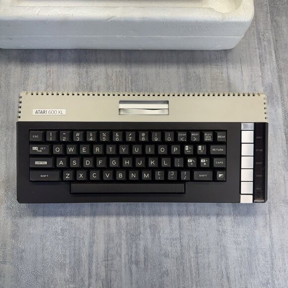 Atari 600XL Home Computer Bundle In Box Fully Tested Working Box Damage - Picture 2 of 16